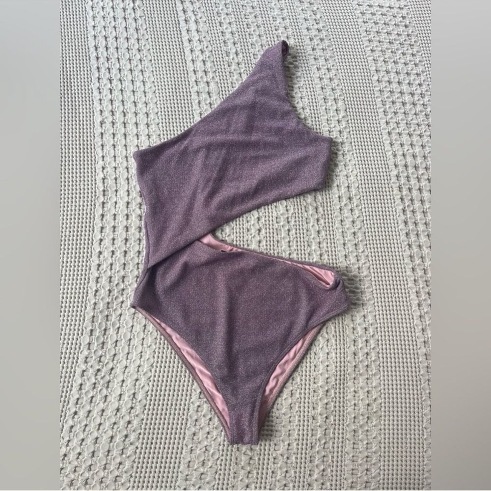 BEACH RIOT ONE PIECE